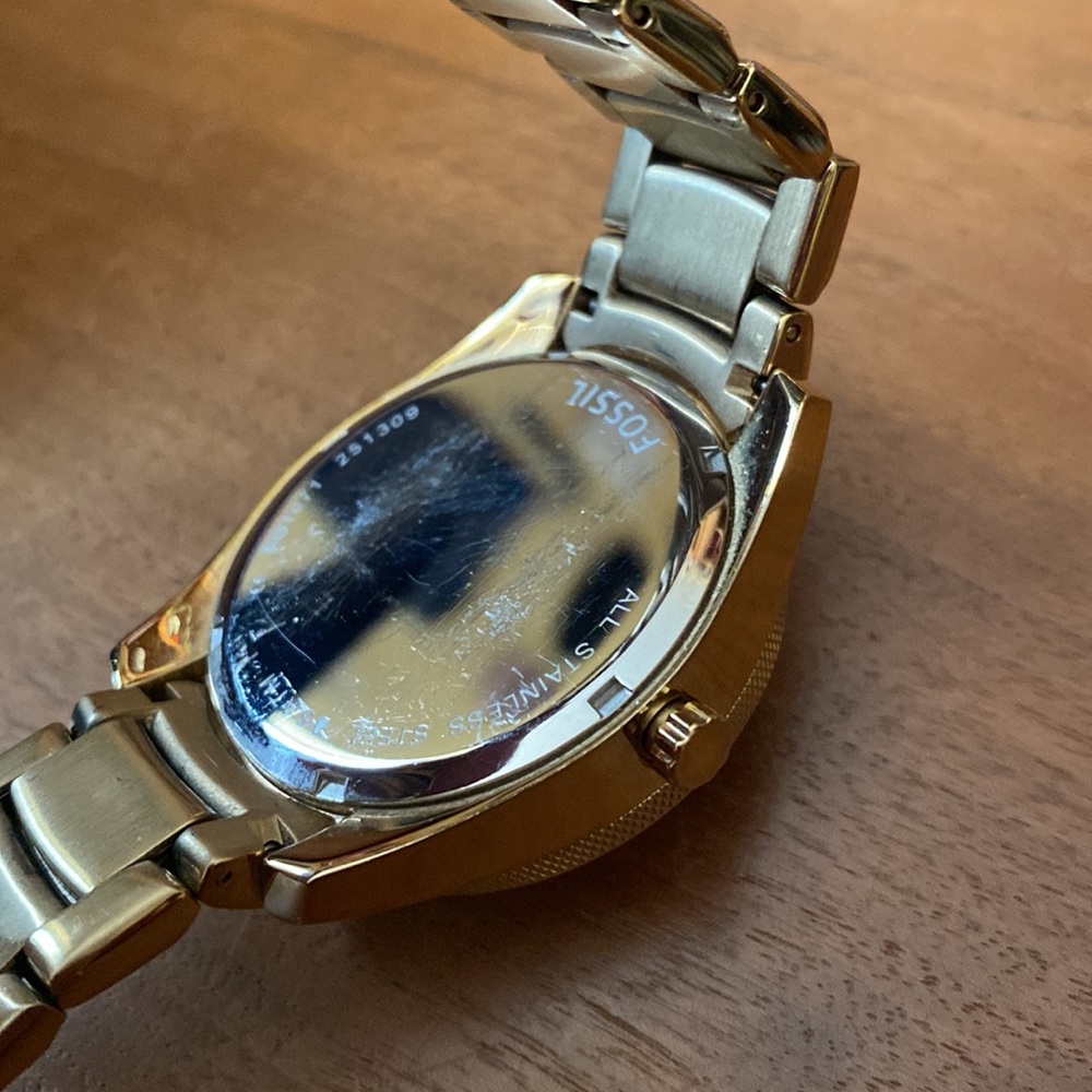 Gold Fossil Watch - Picture 8 of 9